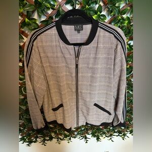 Marie-Claire Black and White Plaid Jacket size XL
PTP 23.5
Length 21.5